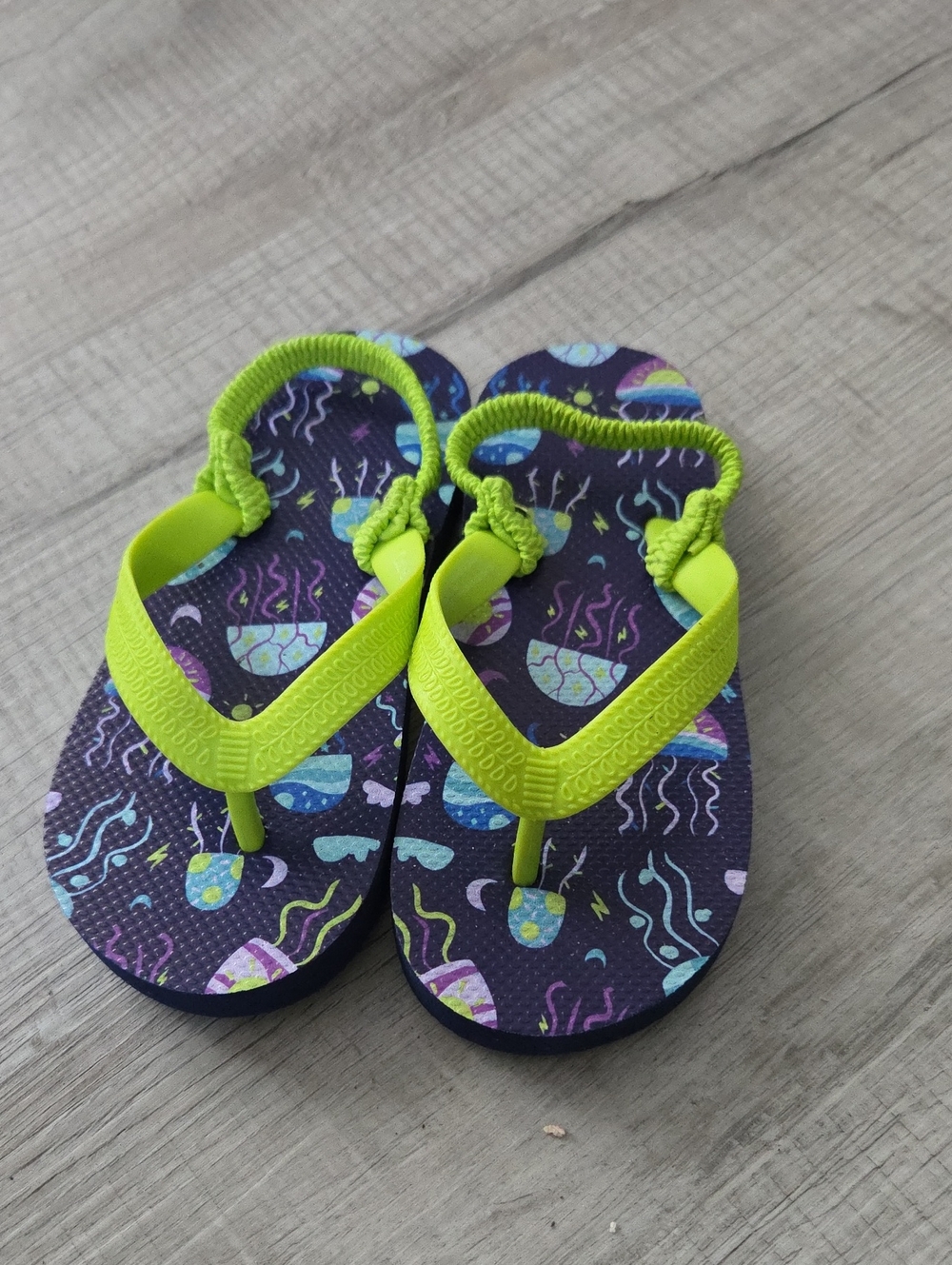 Cat & Jack Neon Green Strap Flip Flops with Jellyfish Print Size 9/10